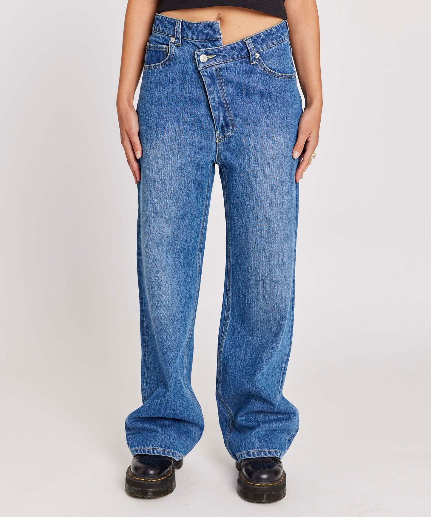 ASSYMETRIC WAIST DENIM PANTS