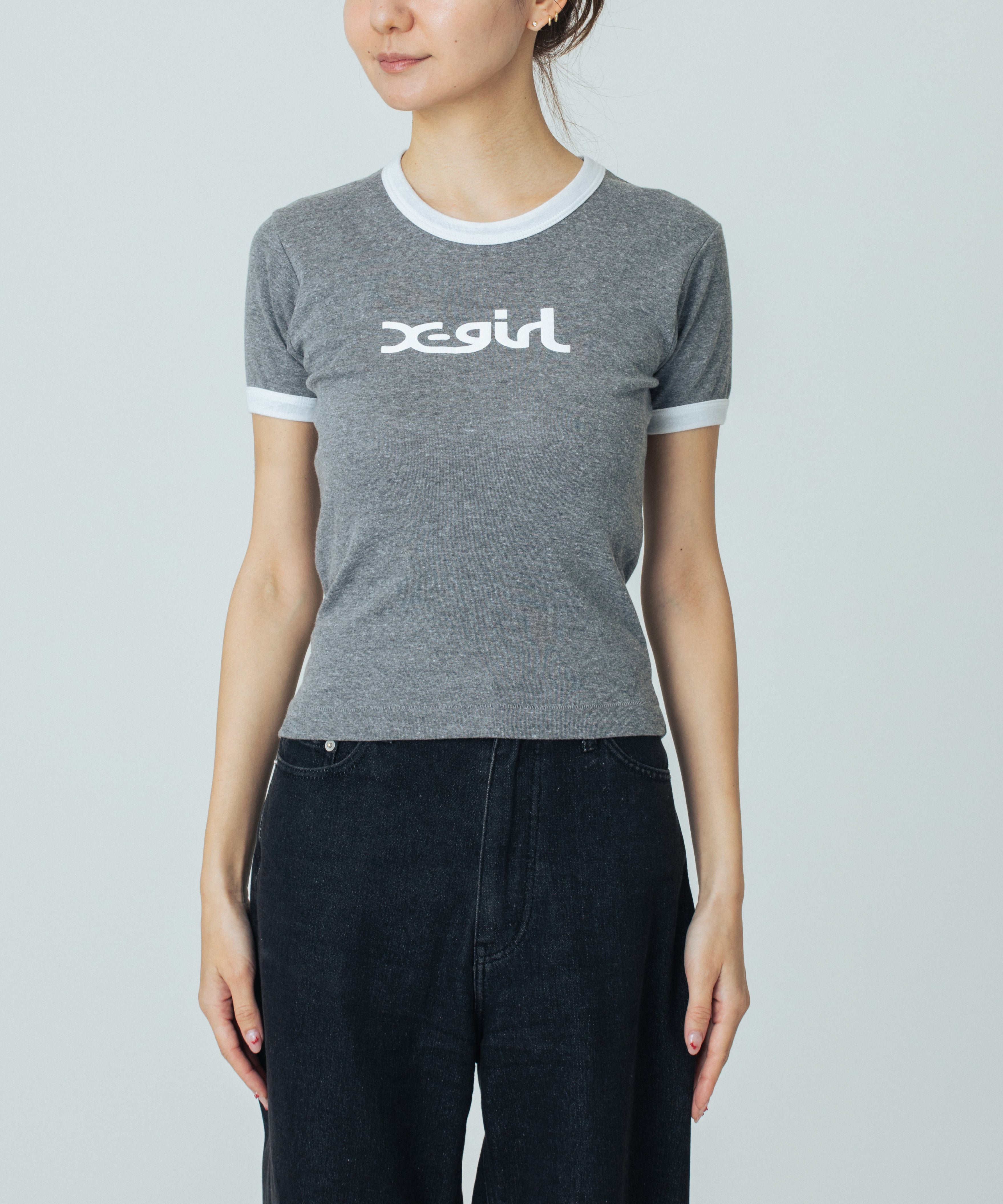 MILLS LOGO S/S RINGER PETIT TEE – X-girl