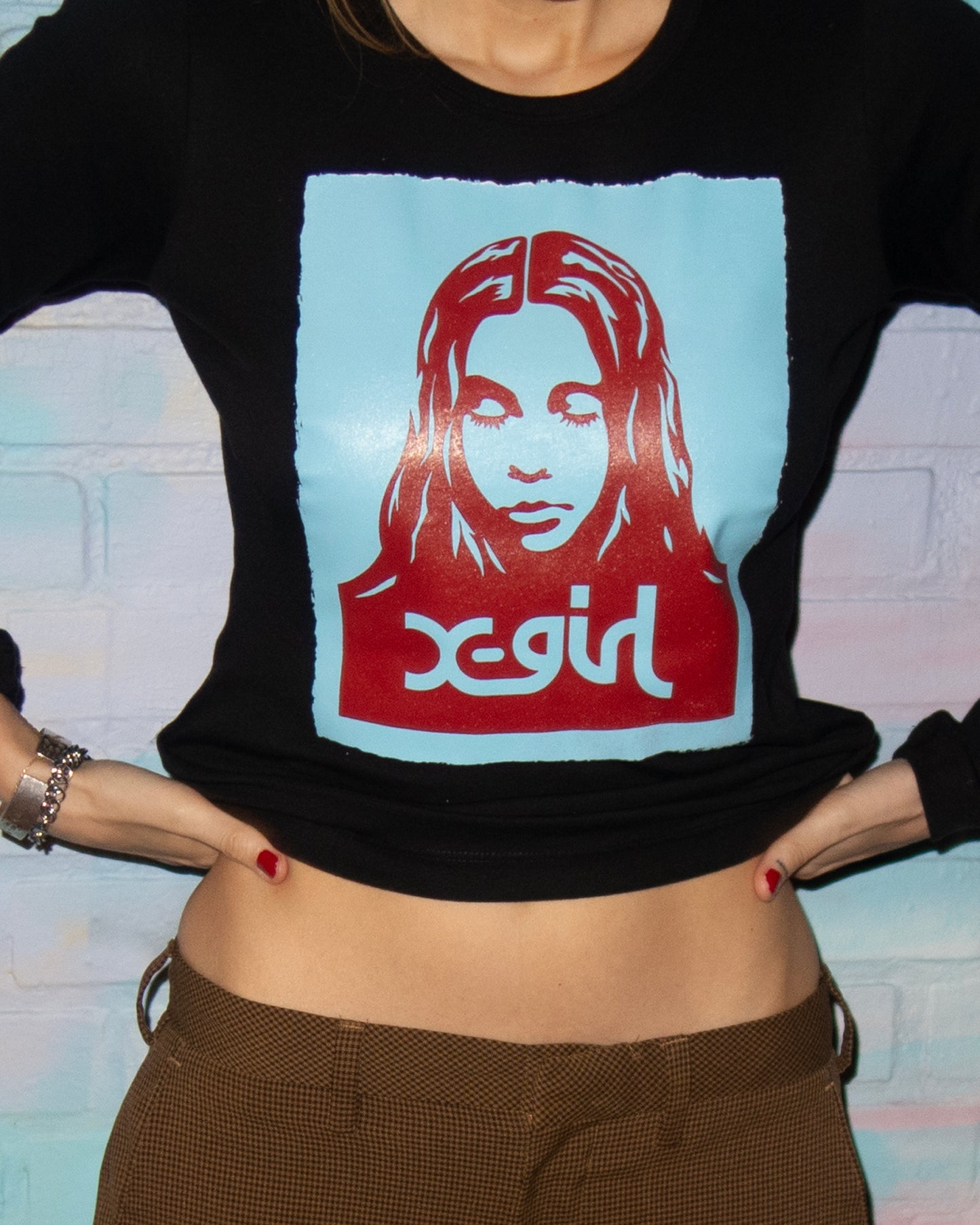 FACE POSTER L/S FITTED TEE