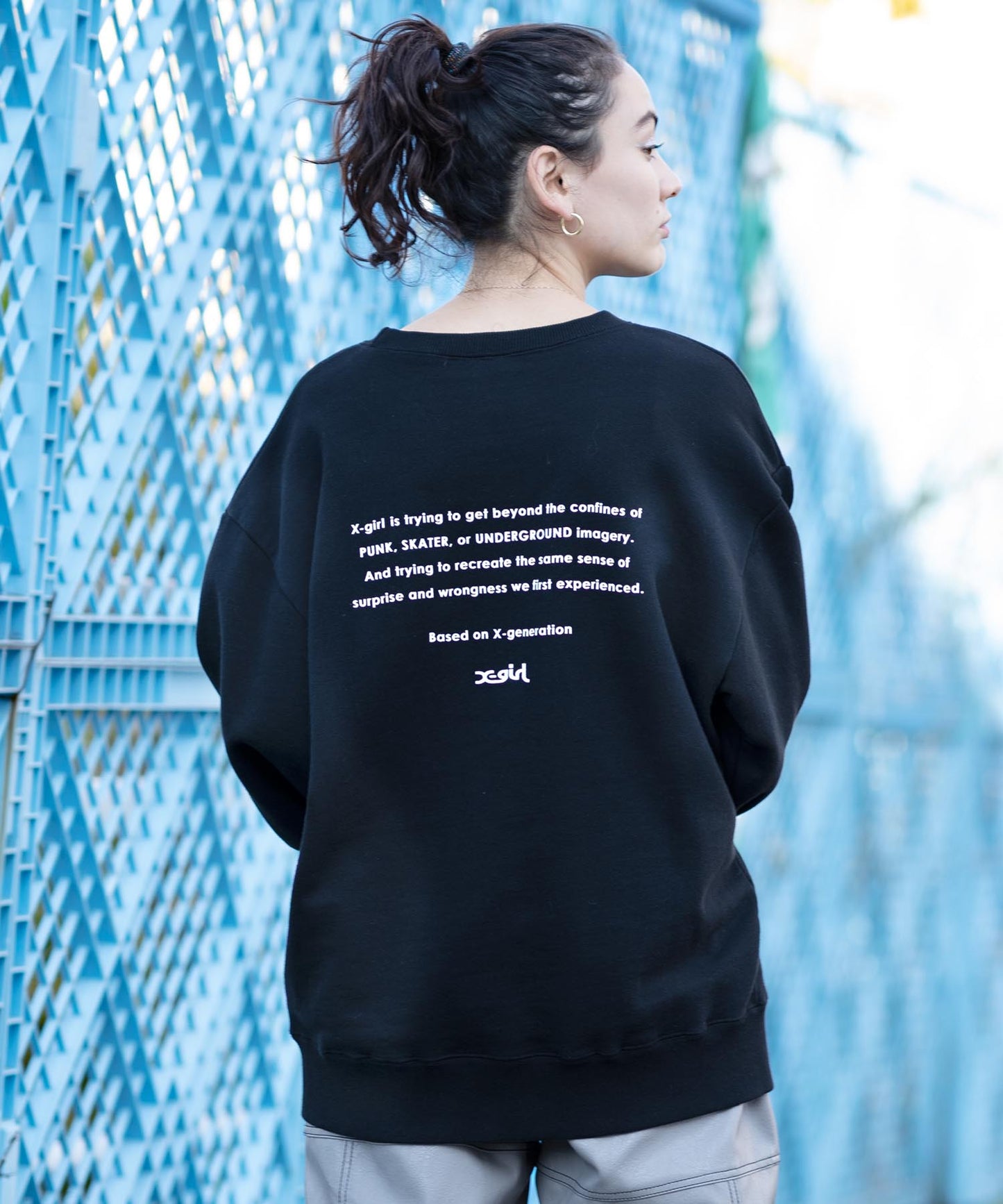 FACE EMBROIDERY CREW SWEAT TOP