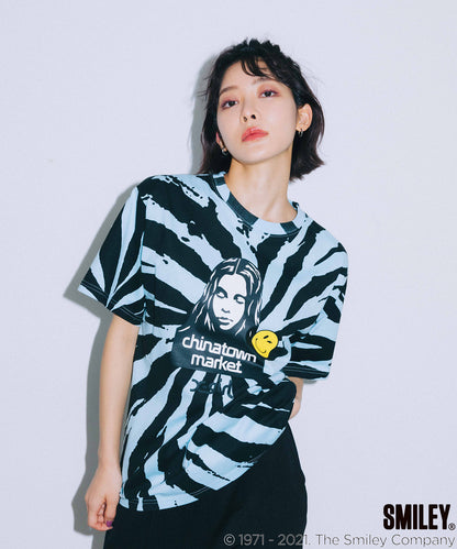 X-girl × CHINATOWN MARKET WINKY FACE S/S TEE