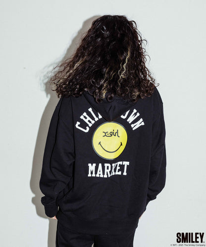 X-girl × CHINATOWN MARKET WINKY SWEAT HOODIE