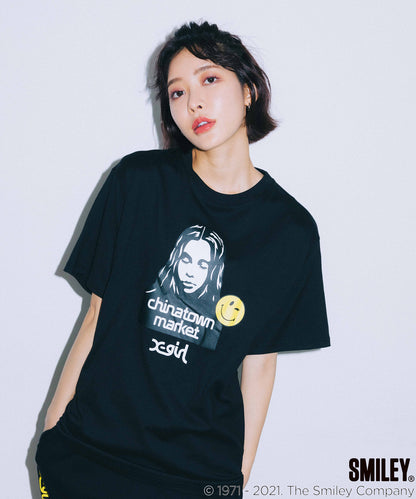 X-girl × CHINATOWN MARKET WINKY FACE S/S TEE