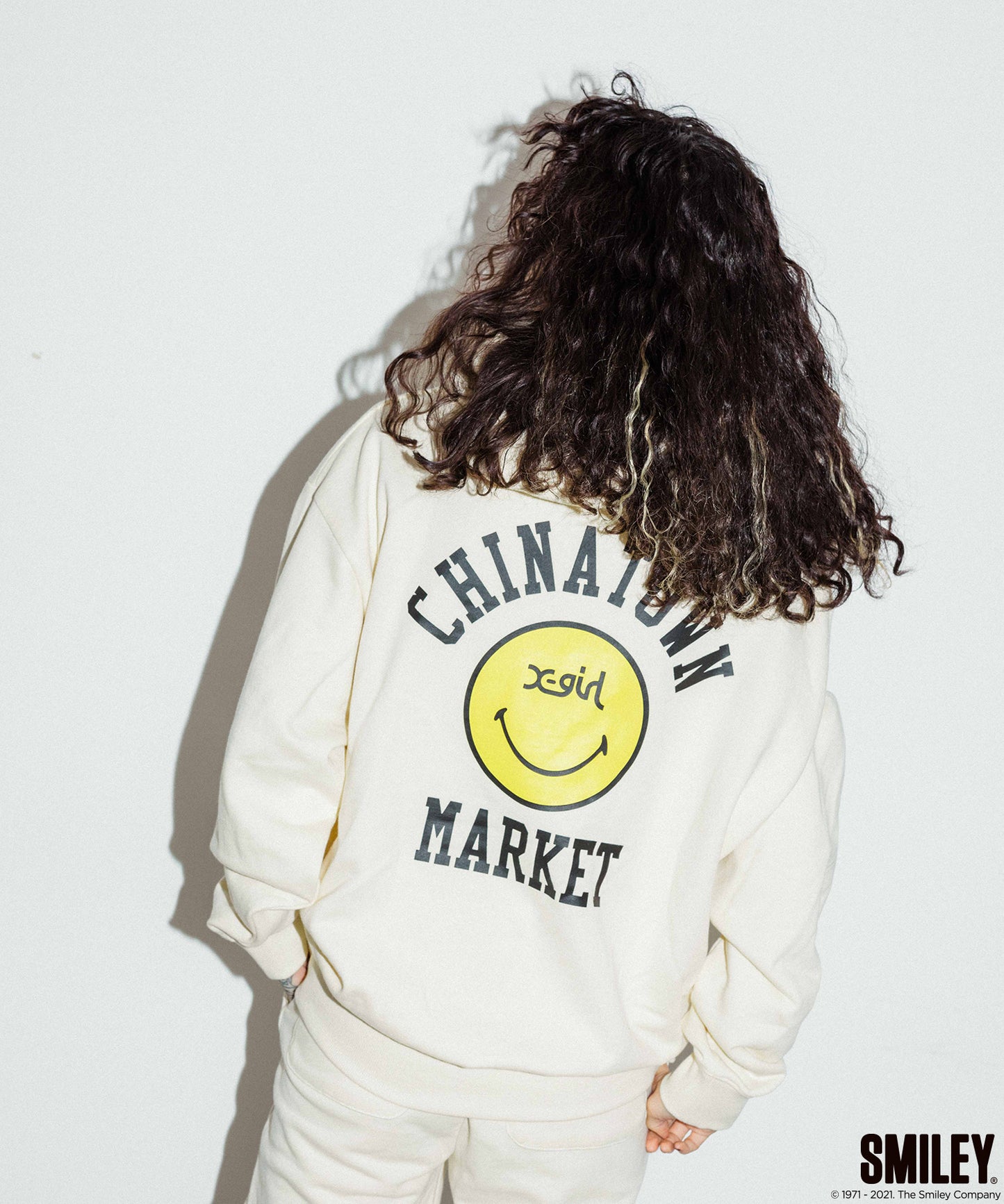 X-girl × CHINATOWN MARKET WINKY SWEAT HOODIE