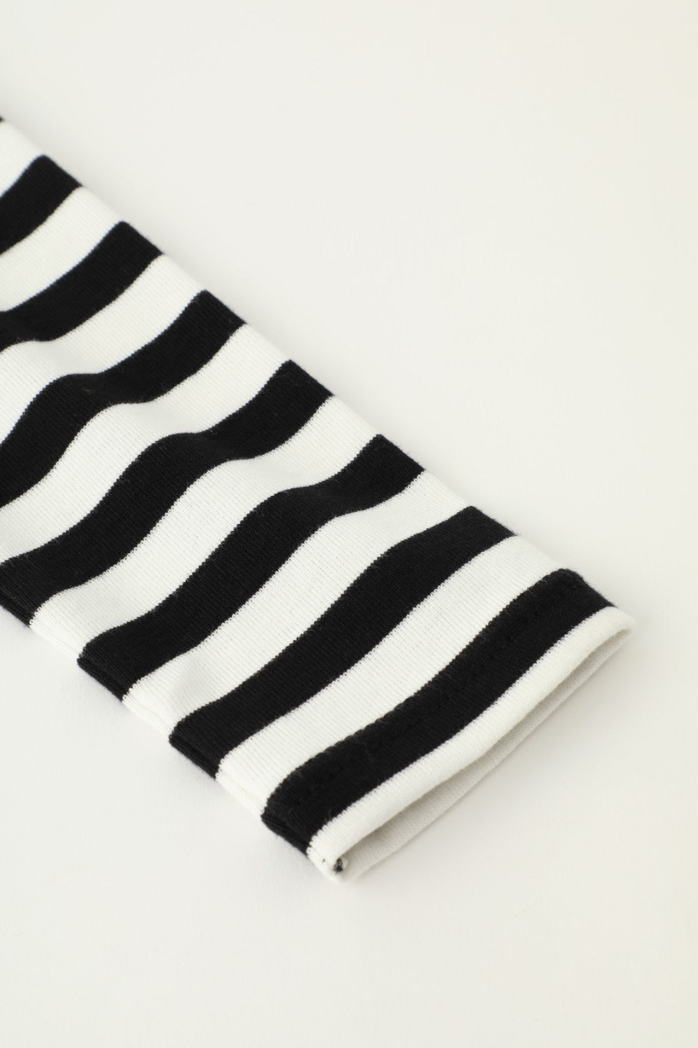 V-NECK STRIPED TOP - X-girl